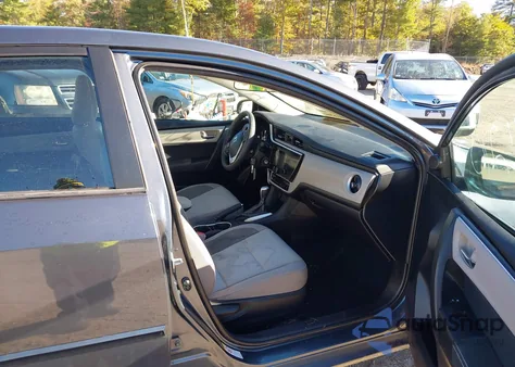 2018 Toyota Corolla Le z USA, uszkodzony, nr VIN 2T1BURHE5JC969754